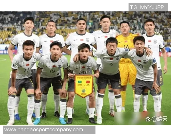 张玉宁与对方球员上半场激烈冲突各自领到黄牌引发热议