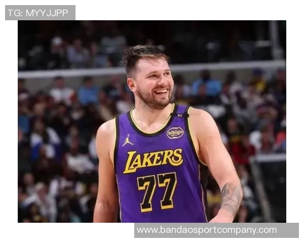 艾顿谈与东契奇合作心得强调内线施压需耐心与快速移动